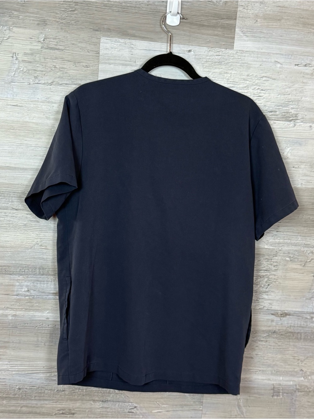 FIGS Navy Blue Chisec Three-Pocket Scrub Top - Men’s Size Medium - Picture 3 of 6